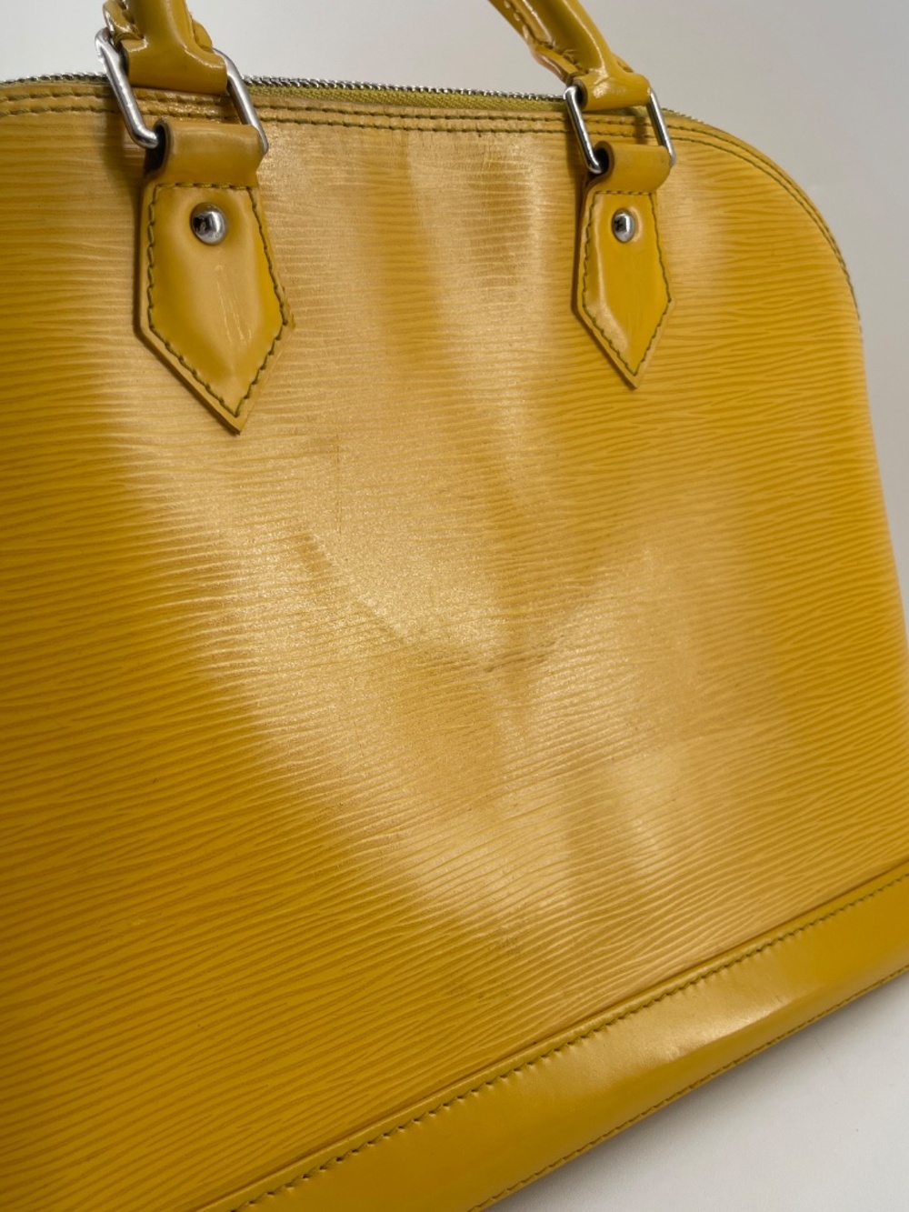 Louis Vuitton Alma Epi Leather - Picture 7 of 14